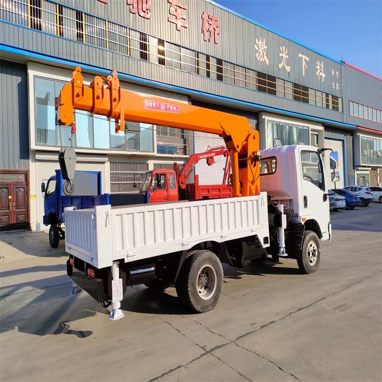 大兴区三轮随车吊定制 农用改装机自备吊中瑞长期出售